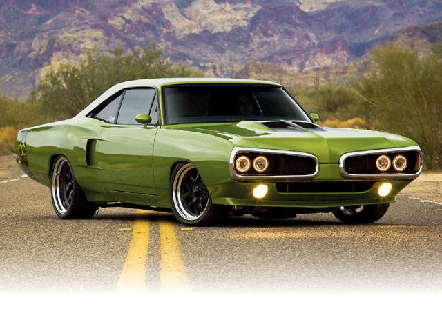 0809phr_09_z+1970_dodge_super_bee+front_right_view.jpg