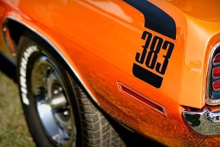 1970 Cuda 383 Hockey Stick 1 (Mobile).jpg