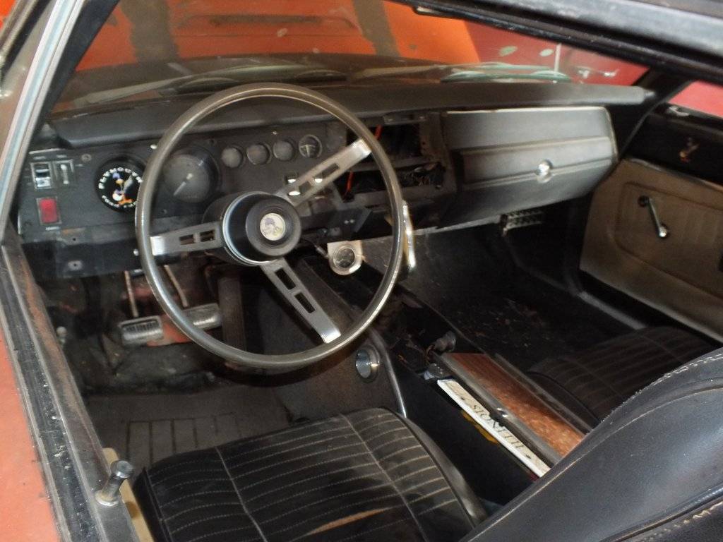 1970 Road Runner - Drivers interior shot front (6).JPG