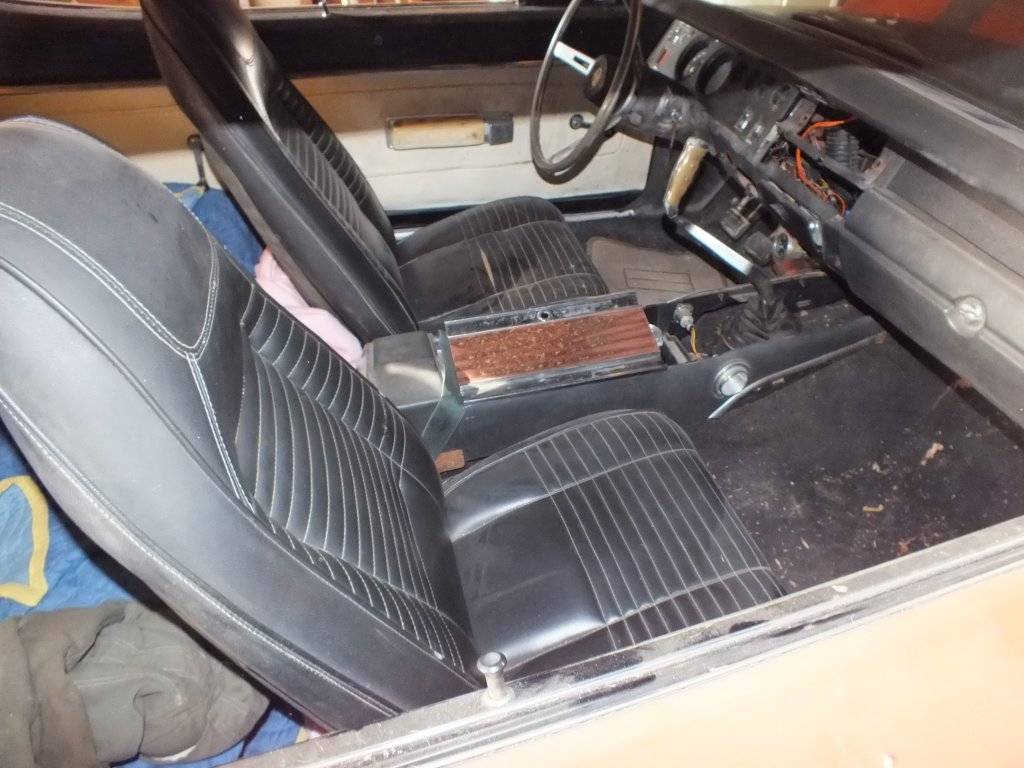 1970 Road Runner - Pass interior shot front 1 (3).JPG