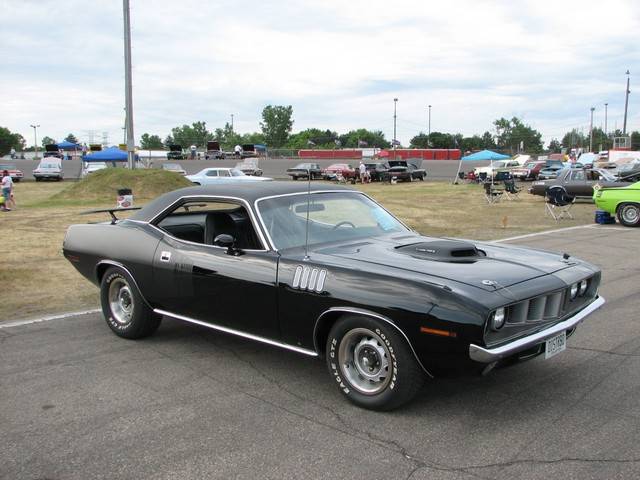 1970_440_6pak_Black_Cuda_front.sized.jpg