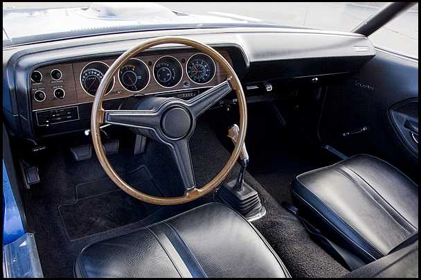 71 hemi cuda interior.jpg