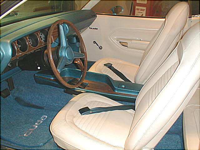 H6BW 1970 AAR Cuda Interior Upholstery 4-Spd Console (1).jpg