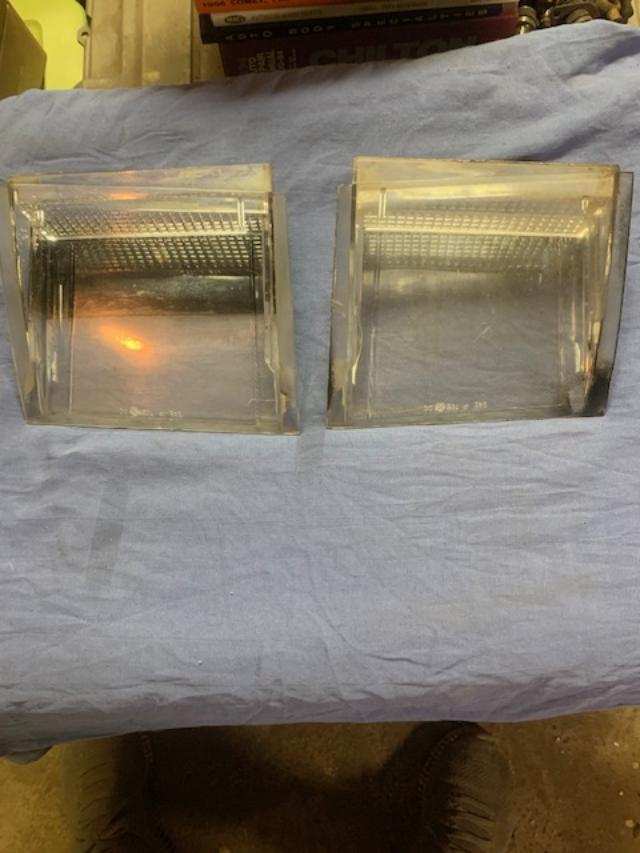 used 70 cuda turnsignal lenses.jpg