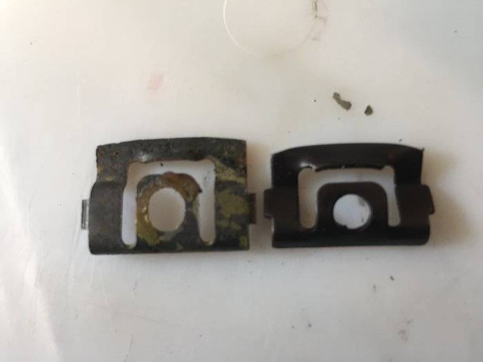 windshield clips orig vs new 2.jpg