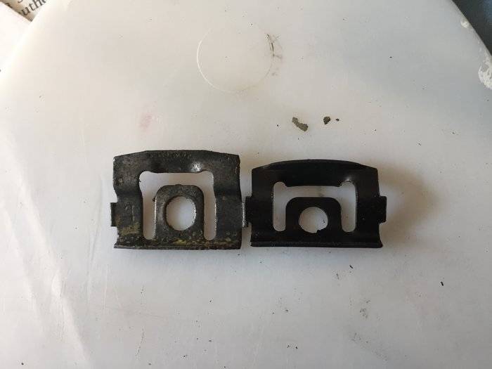 windshield clips orig vs new.jpg